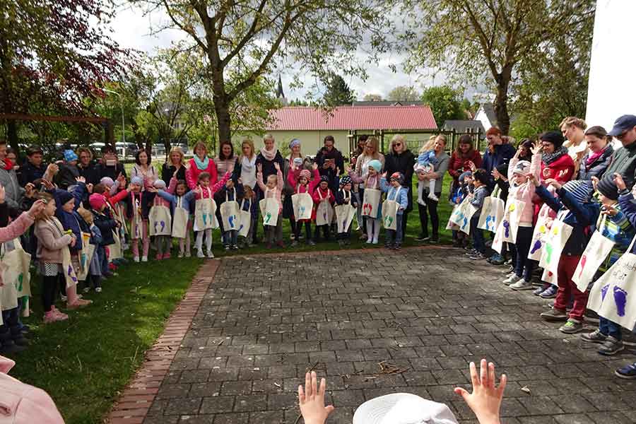 Beispielbild – Kindergartengruppe Mindelstetten Kindergarten, Kinder, Gruppe, Spielen, Erzieher,